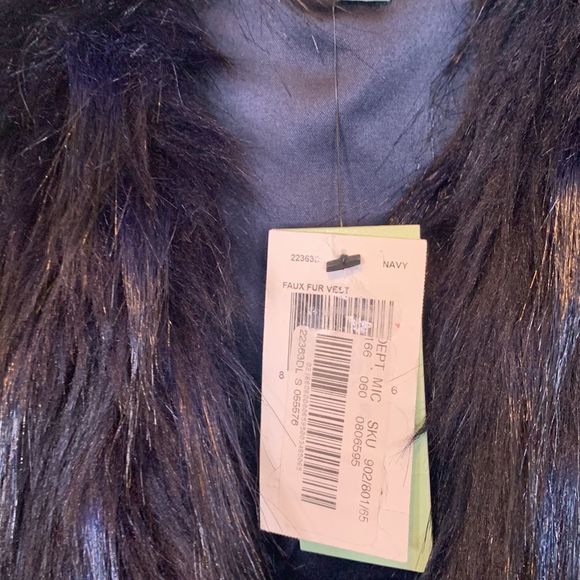 Skies Are Blue Faux Fur Vest size Small - Picture 6 of 10